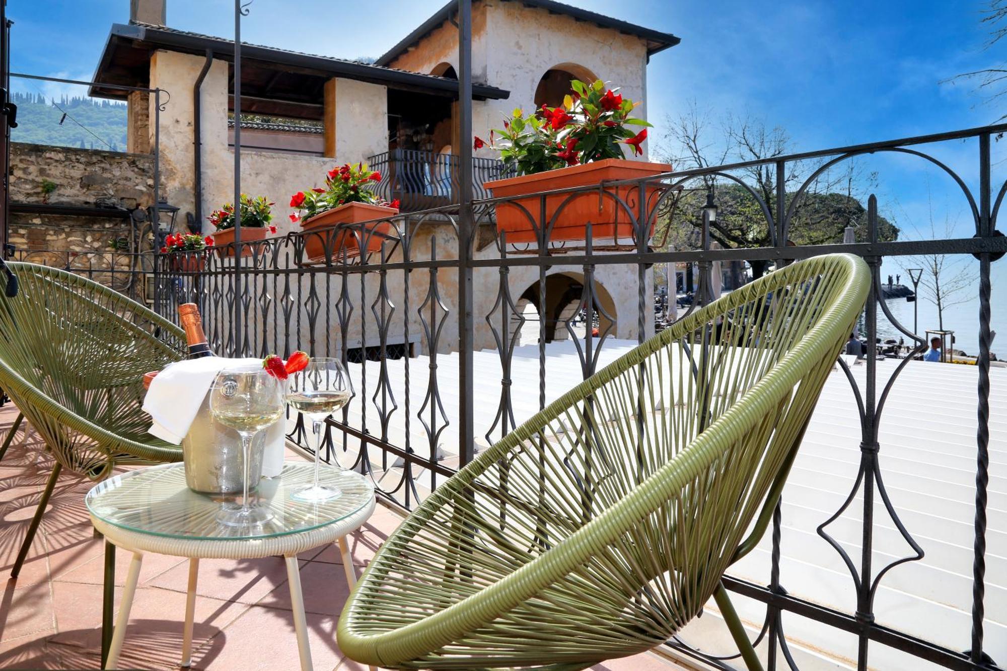 Albergo All'Ancora Garda  Exterior foto